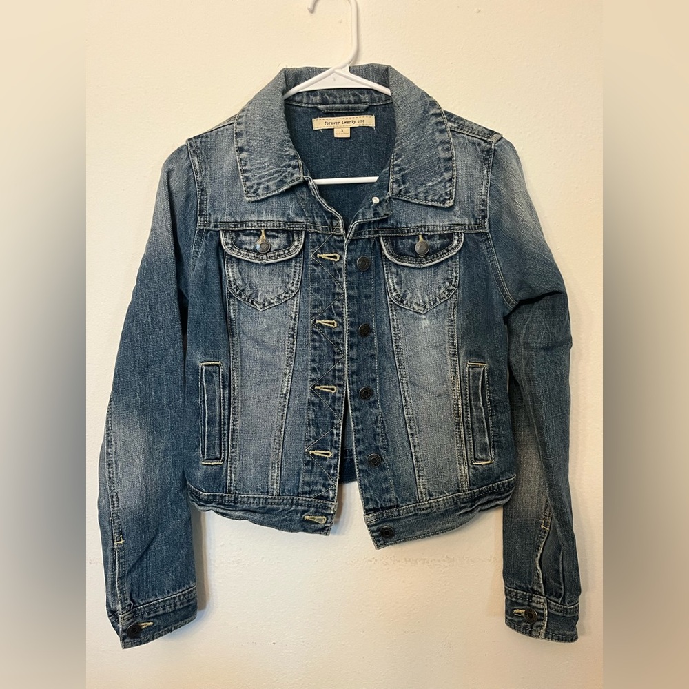 FOREVER 21 Womens Distressed blue Jean jacket